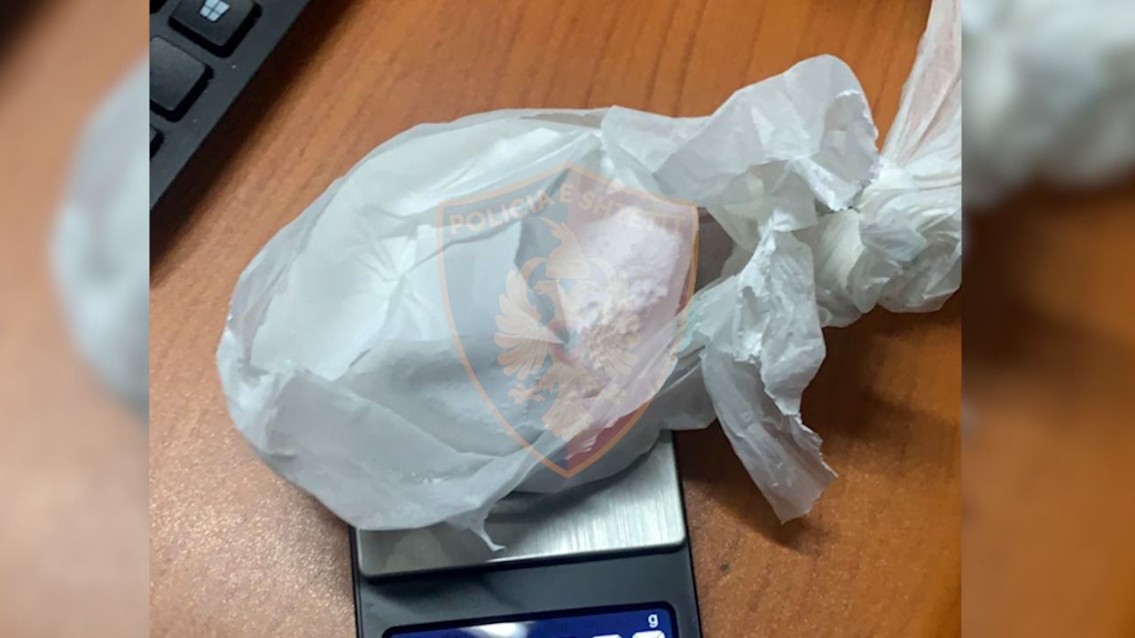Shiste kokainë në Tiranë, arrestohet 27 vjeçari