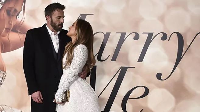 Jennifer Lopez dhe Ben Affleck raportohet se janë martuar në një ceremoni private