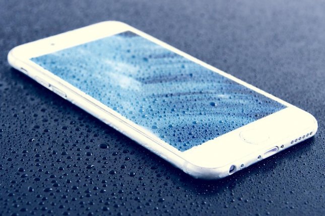Gjen iPhone në plazh dhe zbulon se ende funksionon pas një jave nën ujë