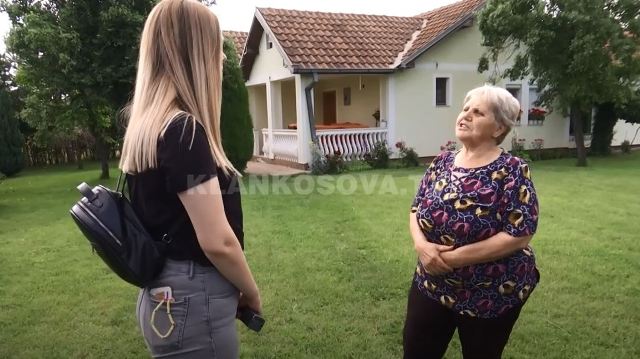 I ofroi ujë, “e etura” ia vjedh telefonin (VIDEO)