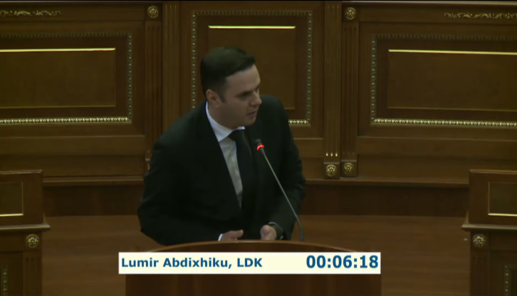 Kush janë njerëzit në kuvend e qeveri që “dinë që dinë” e “s’dinë që s’dinë”, sipas Abdixhikut (VIDEO)