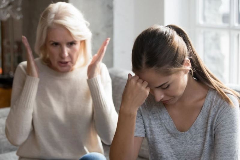 Disa këshilla për prindërit se si duhet t'i trajtojnë fëmijët e tyre adoleshent