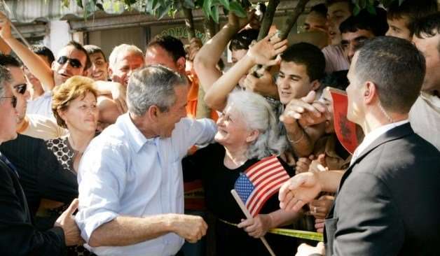 15 vjet nga vizita historike e presidentit George W.Bush në Shqipëri