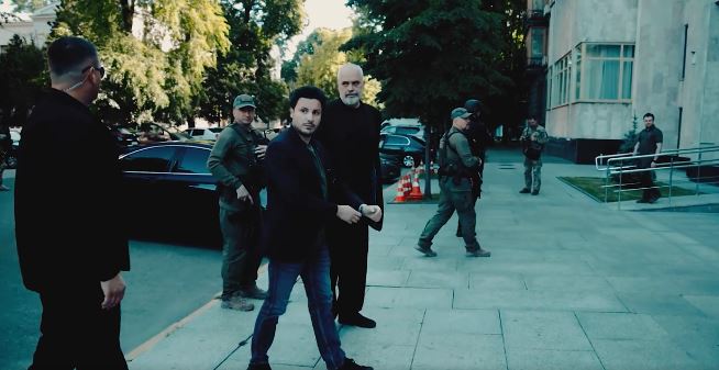 Pamje nga arritja e Ramës dhe Abazoviqit në Kiev (VIDEO)