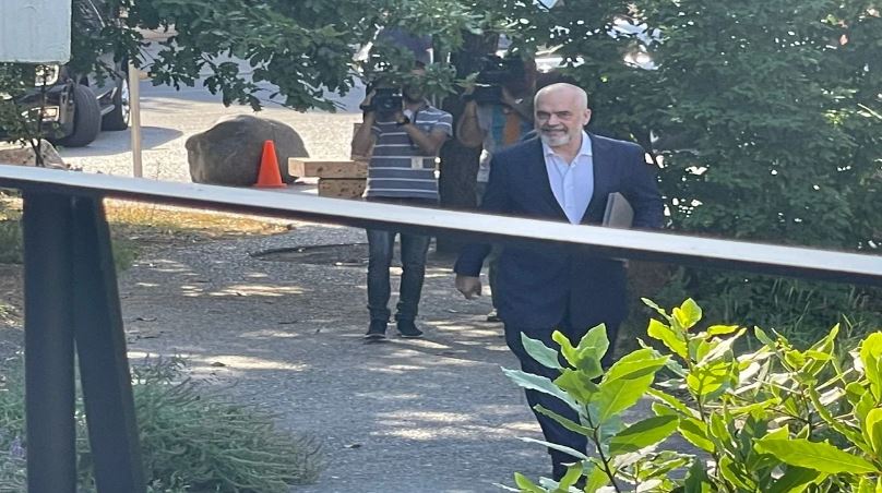 Presidenti i ri i Shqipërisë, nis mbledhja e kryesisë së Partisë Socialiste