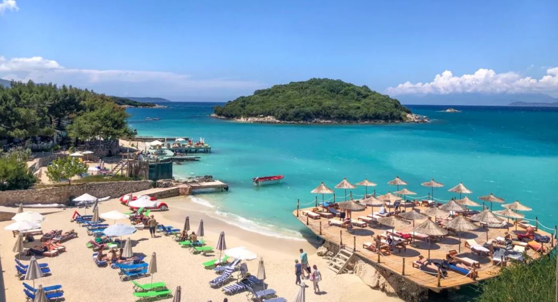 Kërkohet turisti polak, nuk u rikthye pas notit në Ksamil