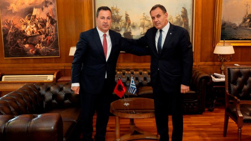 Një ditë pas takimit me Peleshin, ministri grek infektohet me COVID-19