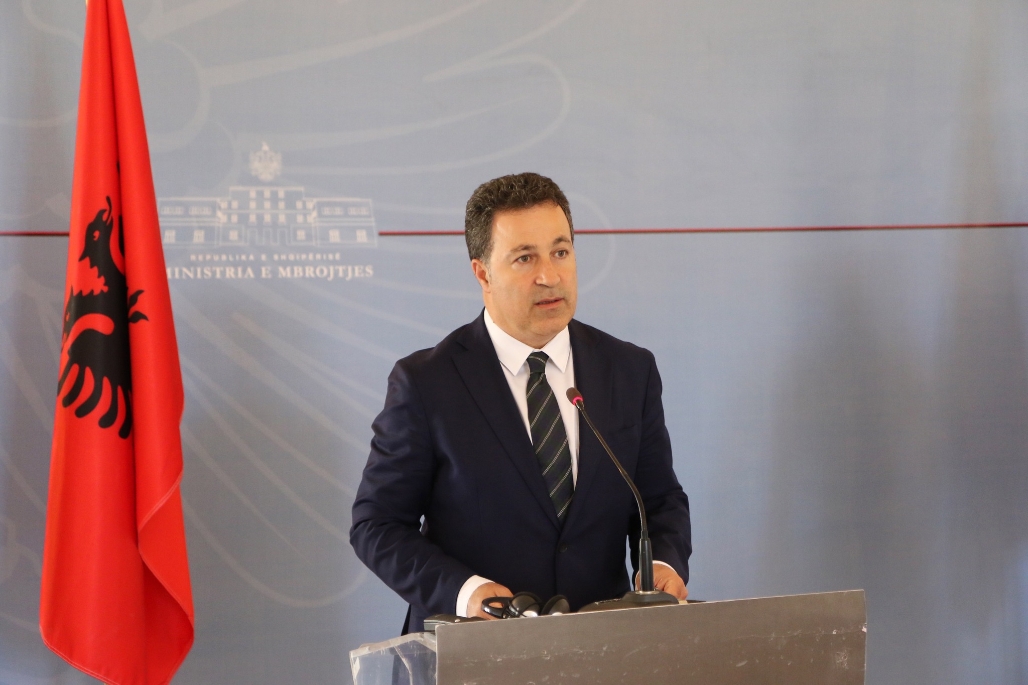 Zjarri në Sazan, Peleshi: Izolohen disa nga vatrat më të rrezikshme