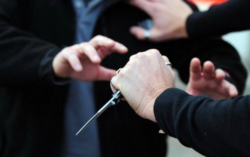 Sulmohet me thikë një person në Gjilan, arrestohet i dyshuari