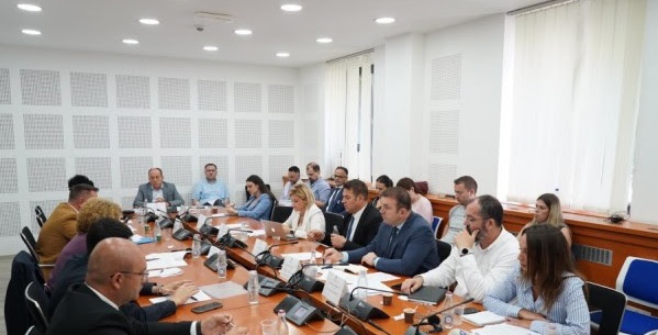 ​Raportimi i Hajdarit me tensione, kësaj radhe përplasje mes Lekajt dhe Hysenit