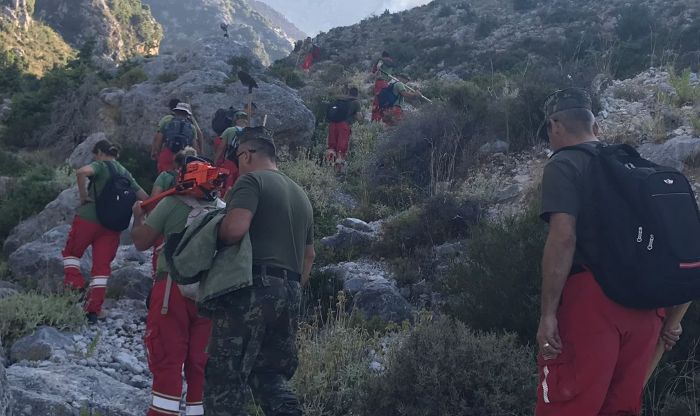 Prej tri ditësh Mali i Çikës në flakë, mbi 100 forca në terren