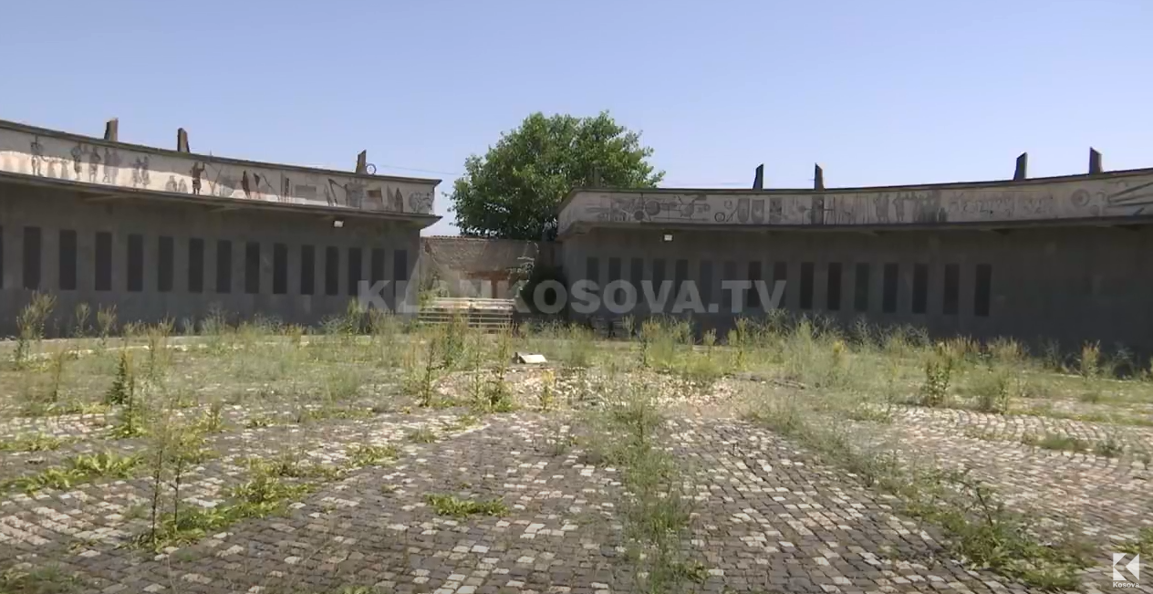 Një vit nga ndërprerja e punimeve në  Eshnoren Përkujtimore (VIDEO)