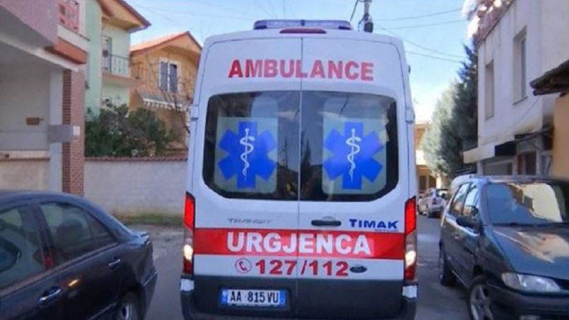 Vdes një 48-vjeçar në Shkodër, i ra lisi në kokë derisa po priste dru në mal
