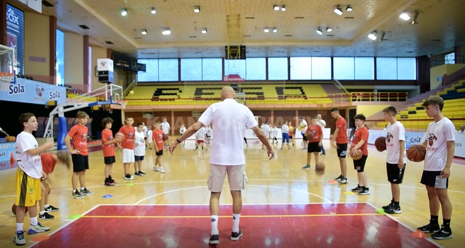 Pressing organizon kampin veror të basketbollit, me trajner Locin dhe Jugon (VIDEO)