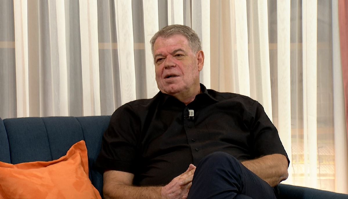 Mërgimtari Ademaj: Mbrëmjet mërgimtare mundohemi t'i kalojmë përmes fjalëve të urta dhe anekdotave