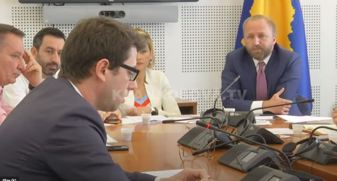 Tahiri e pyet 8 herë Muratin për fondin e rrymës, s’merr përgjigje (VIDEO)