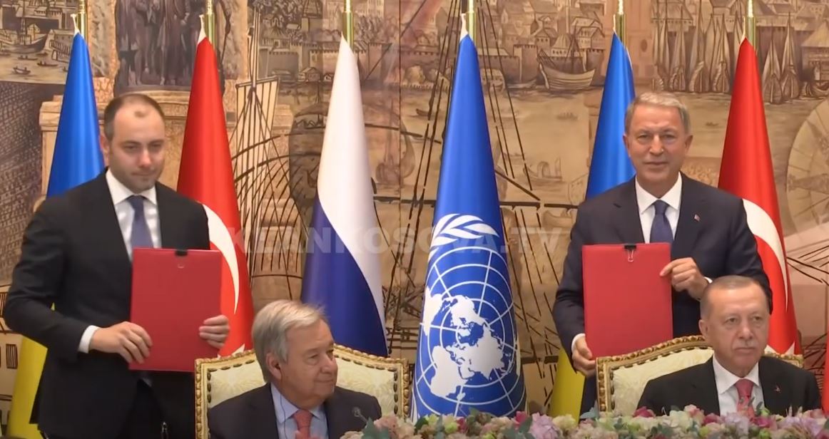 Ukraina e Rusia pajtohen për grurin, s’ka duarshtrëngim (VIDEO)