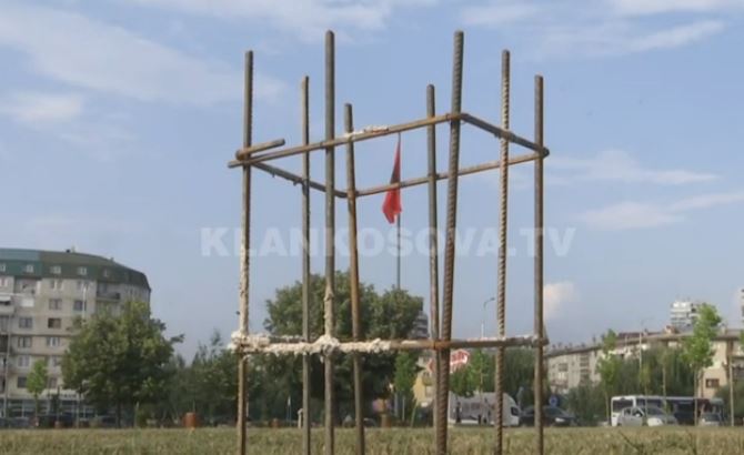 Për tri vjet, askush nuk u mor me shtatoren e Adem Demaçit (VIDEO)