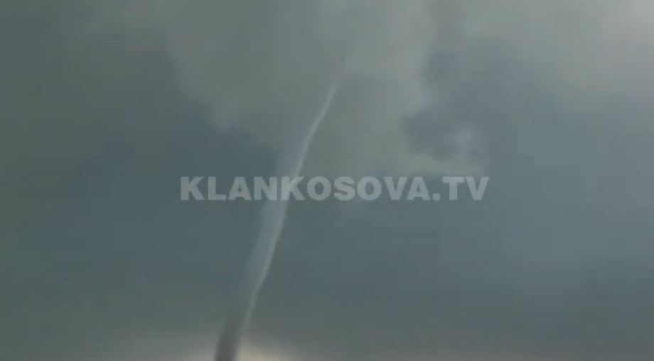 Tornado e vitit 1976 më e fortë se e djeshmja (VIDEO)