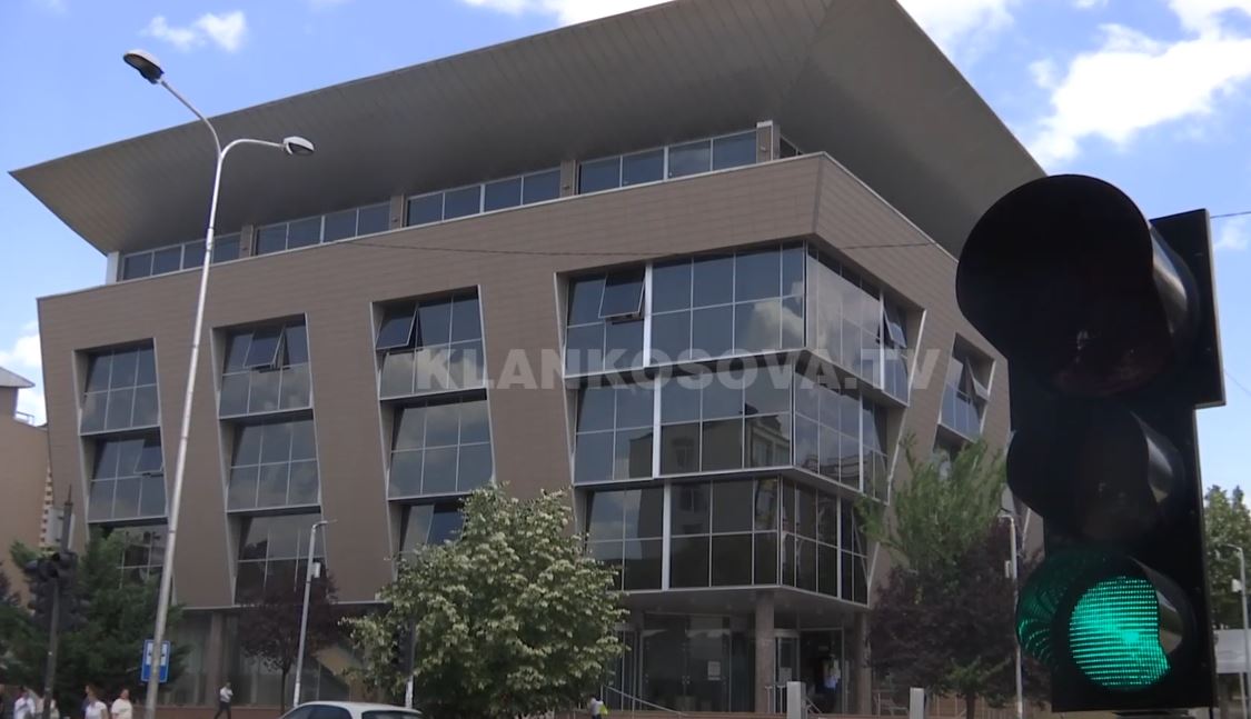 MAShT gjen zgjidhje për telashet me librat e amzës (VIDEO)