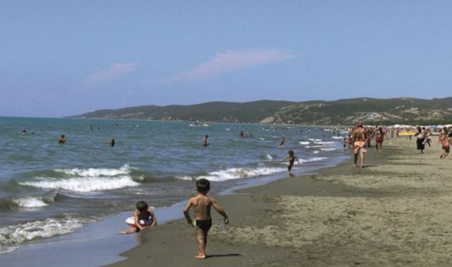 Durrës: 18 vjeçari i shpëtoi dy të mitur, por u mbyt vet