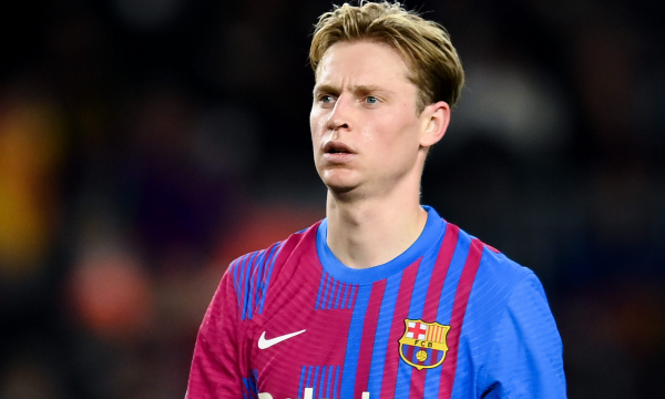 "Asgjë nuk ka ndryshuar" - Xavi insiston se ylli "kyç" i Barcelonës do të qëndrojë në klub