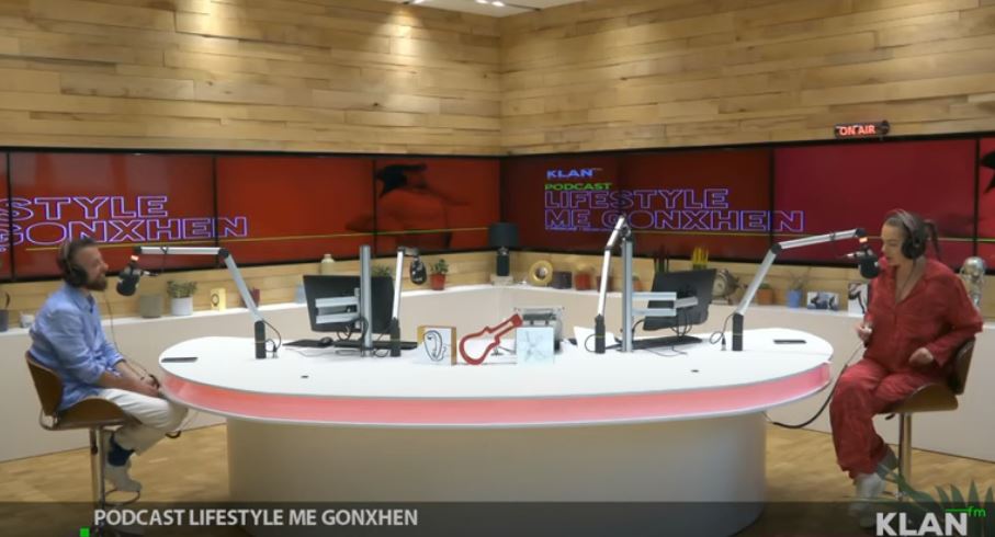 Dikur përkthyes e zjarrfikës, tani moderator i famshëm (VIDEO)