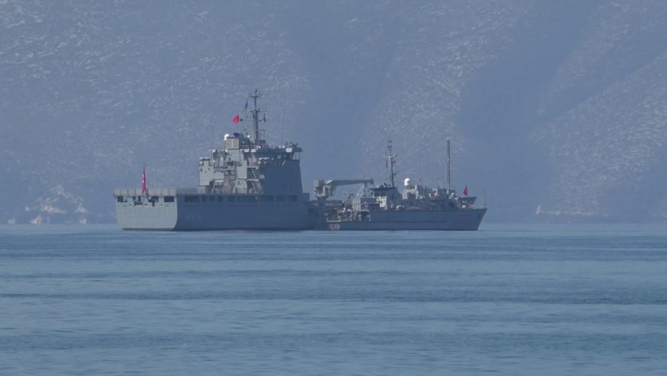 Anijet e NATO-s arrijnë në Vlorë (FOTO)