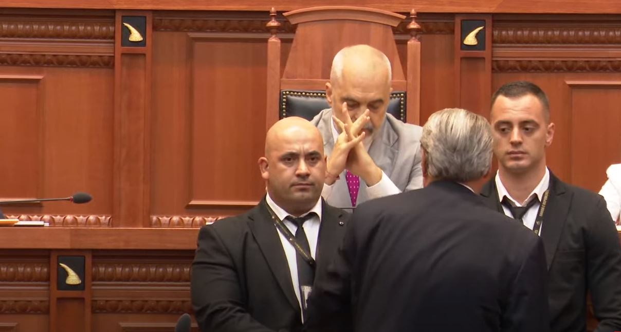 Berisha i afrohet Ramës, ndërhyjnë rojet: O i pafytyrë, burracak