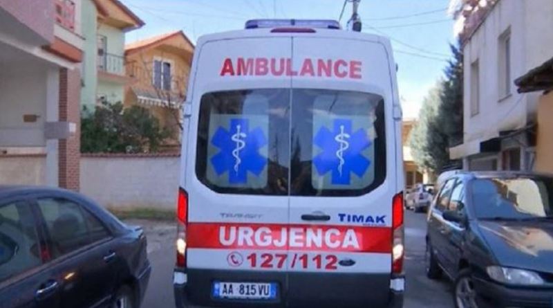 Vetura godet një grua dhe fëmijën e saj 6-vjeçar në Fier