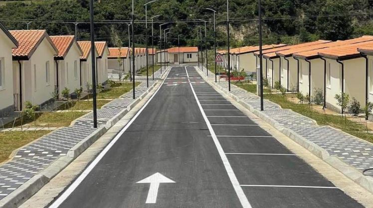 Rindërtimi, Rama: Shumë shpejt hyjnë në shtëpitë e reja edhe 49 familje në Zall Herr