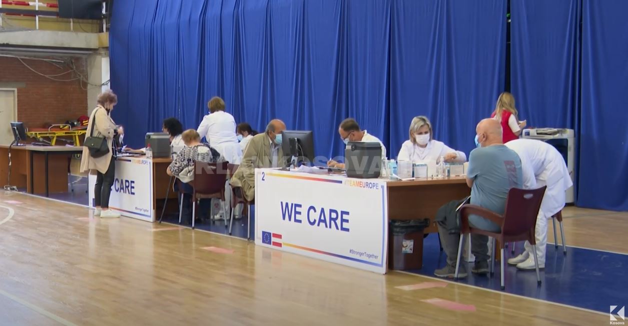 Ministria e Shëndetësisë apelon për marrjen e vaksinës së tretë (VIDEO)