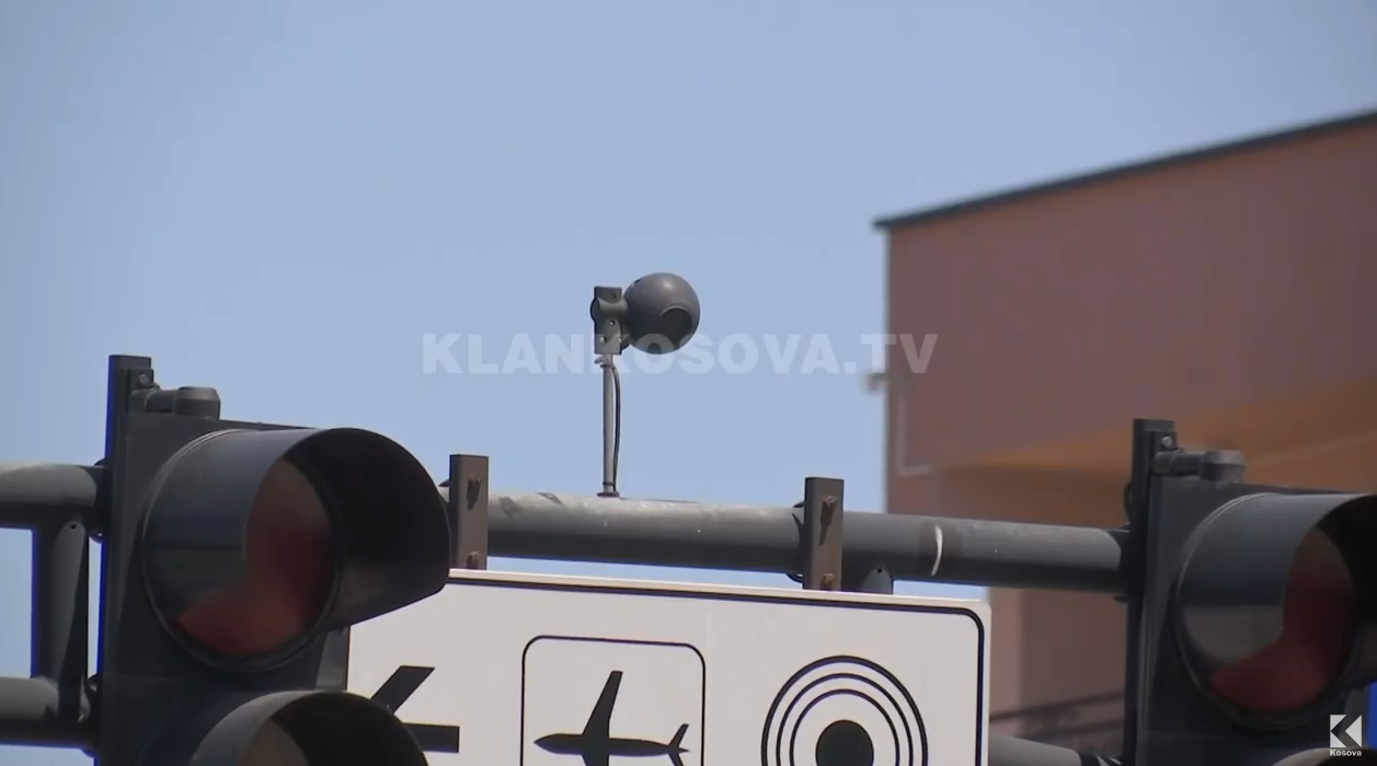 Kujdes, kamerat në semaforë jua matin shpejtësinë! (VIDEO)