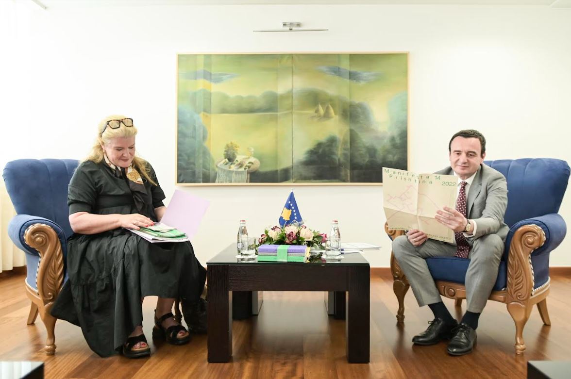 Kurti takon drejtoreshën e Manifesta Biennial, flasin për organizimin