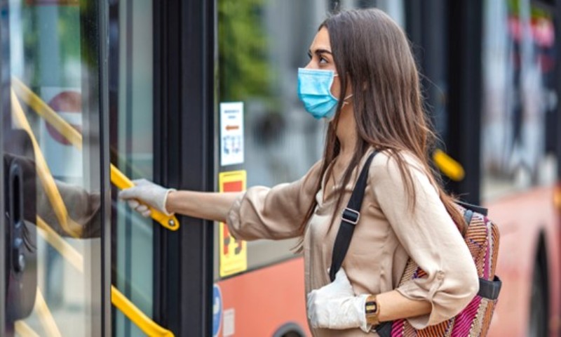 IKShPK bën thirrje për bartje të maskës në ambiente të mbyllura