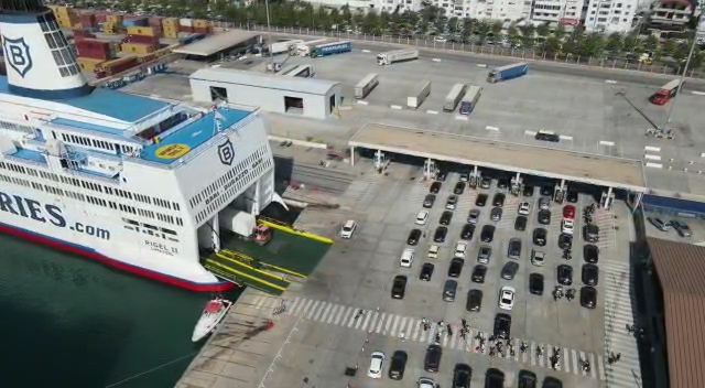 Fluks udhëtarësh gjatë fundjavës në portin e Durrësit (VIDEO)