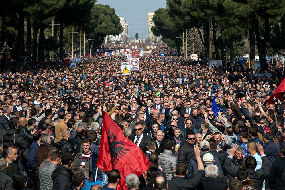 Shqipëri: Zhvillohet sot protesta e opozitës, policia merr masa, bllokohen disa rrugë