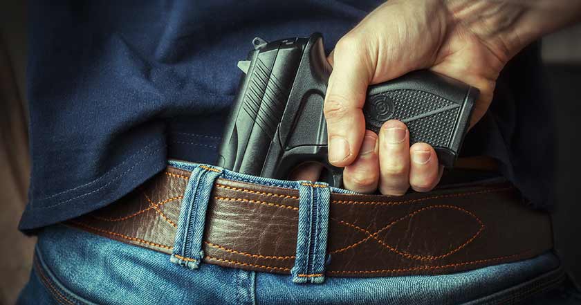 Ndalohet për posedim të armës që iu gjet shokut në brez