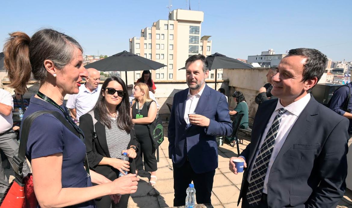 Kurti organizoi pritje për gazetarët ndërkombëtarë dhe vendorë të “Manifestas”