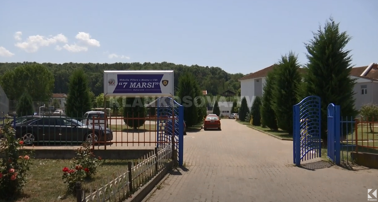 Suhareka ofron parking me “bollëk” për mërgimtarët (VIDEO)