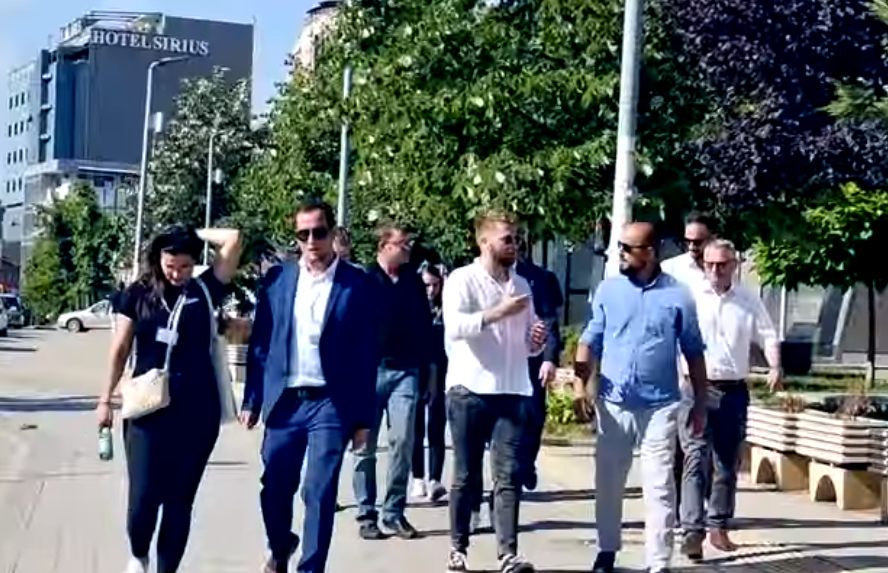 Turistë gjermanë: Në Prishtinë ka shumë të rinj e shumë mikpritës (VIDEO)