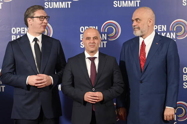 Rama do t'i takojë Vuqiçin dhe Kovaçevskin në Tiranë