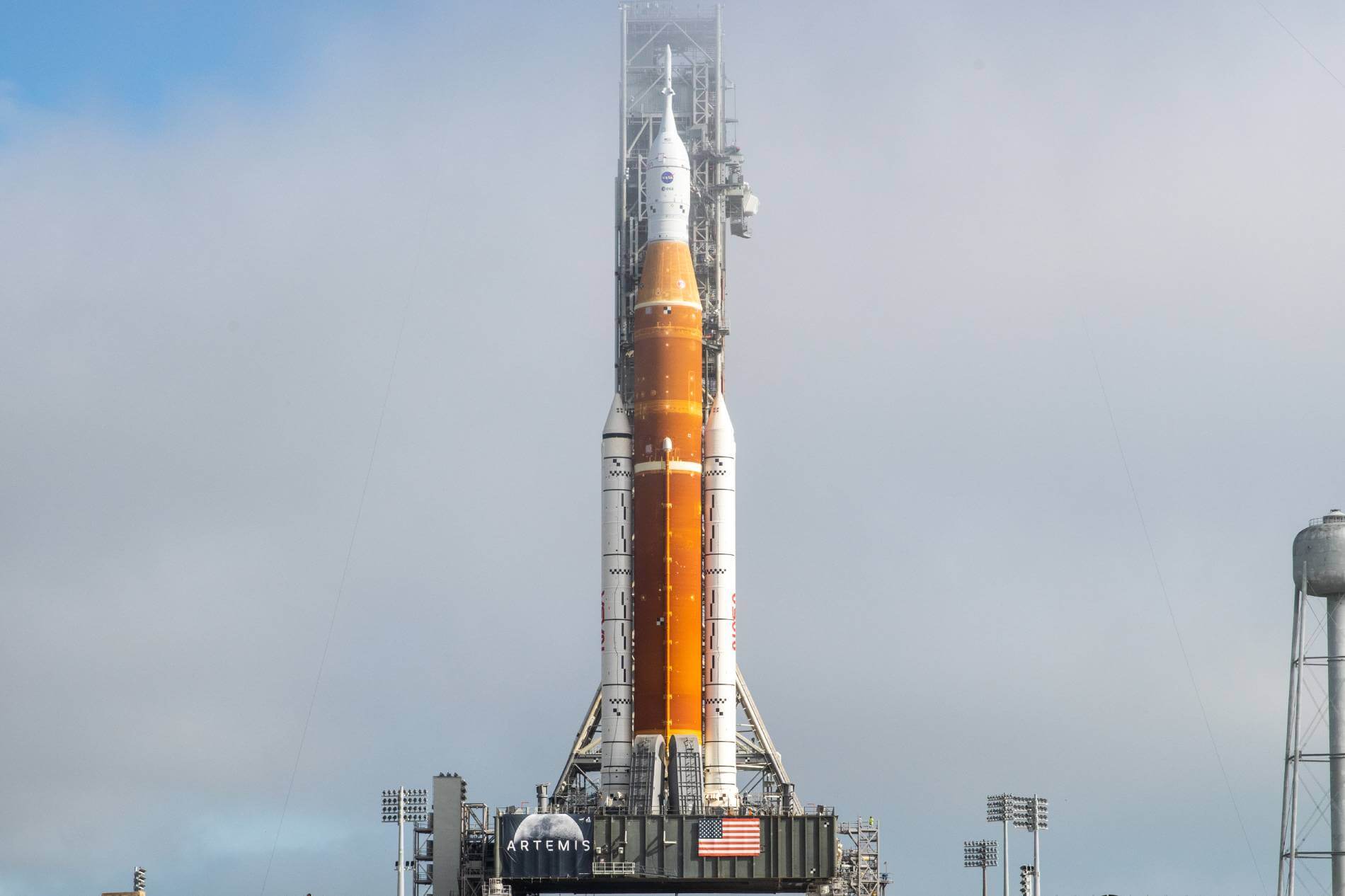 NASA anulon nisjen e raketës drejt hënës për shkak të një problemi në motor