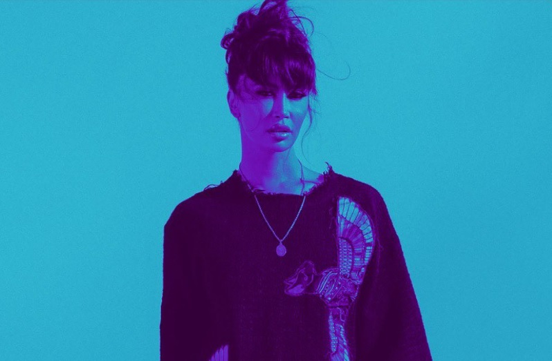Dafina Zeqiri do të këndojë në Sunny Hill që mbahet në Tiranë