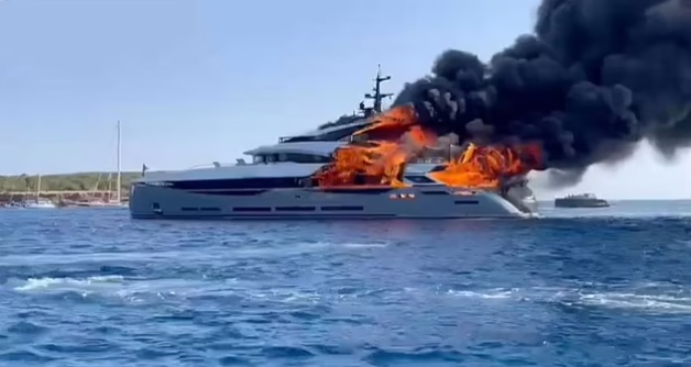 Jahti me vlerë mbi 23 milionë euro përfshihet nga flakët në ishullin spanjoll (VIDEO)