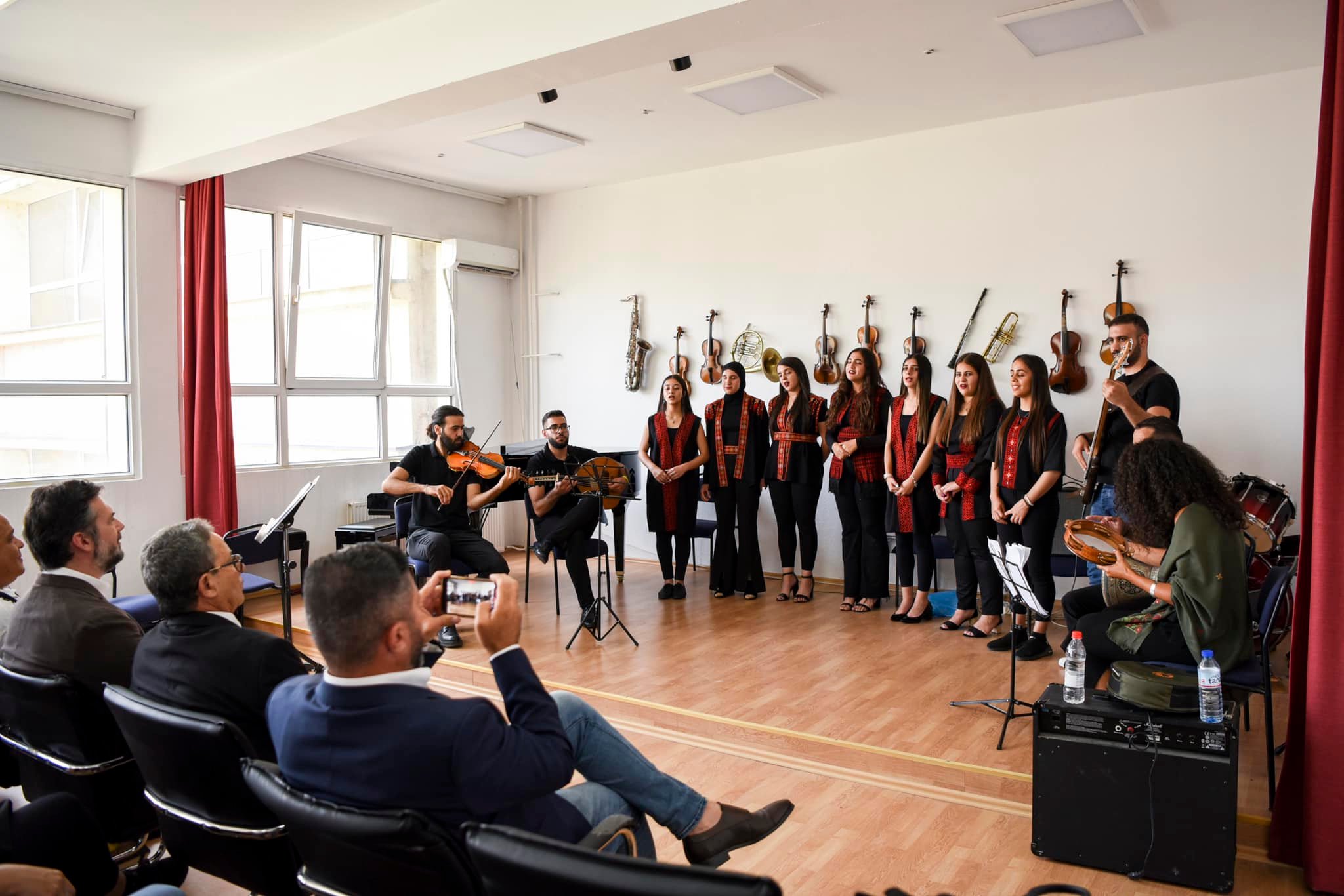 Nxënës të muzikës nga Kosova dhe Izraeli mbajnë koncert të përbashkët