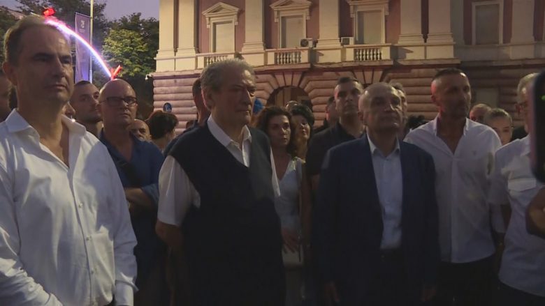 Ilir Meta në protestën për Jonadën: Të vrasim frikën, të dorëhiqen ministrat përgjegjës