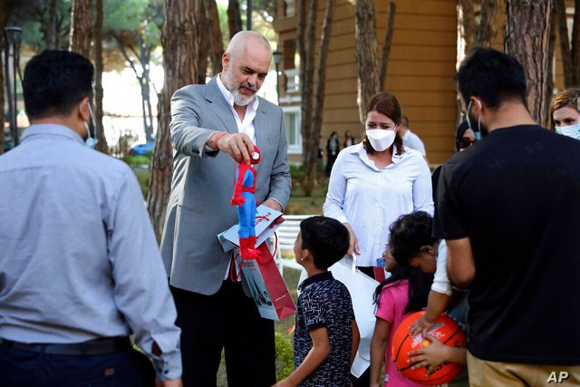 Afganëve të strehuar në Shqipëri u vazhdohet edhe për 6 muaj lejeqëndrimi
