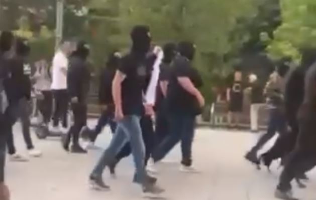 Dhjetë të maskuarit e arrestuar në Prishtinë po xhironin video-klip