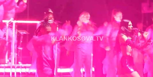 Moment nga përformimi i Dua Lipas  në Sunny Hill (FOTO)